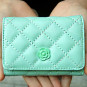 Փոքրիկ կանացի դրամապանակ է Chanel-ի ոճով 